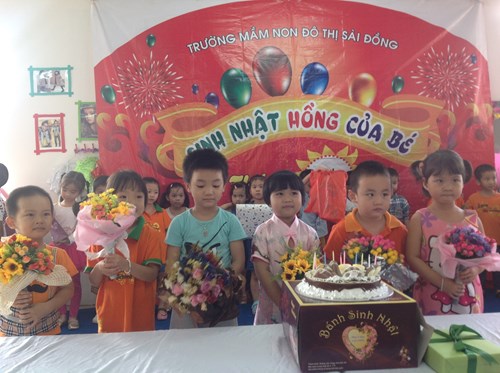 Thứ 6, ngày 18/11/2016 trường MN CLC Đô Thị Sài Đồng tưng bừng tổ chức sinh nhật cho các bé trong tháng 11